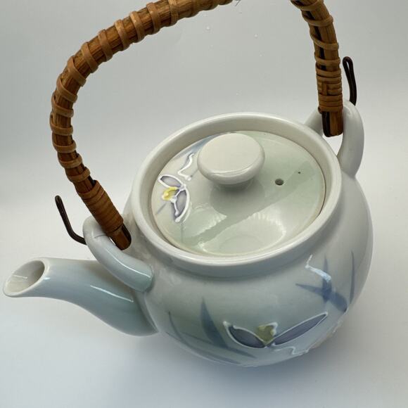 JAPANESE FINE PORCELAIN CONTEMPORARY TEAPOT BLUE PINK FLORAL WOVEN HANDLE - Picture 3 of 12